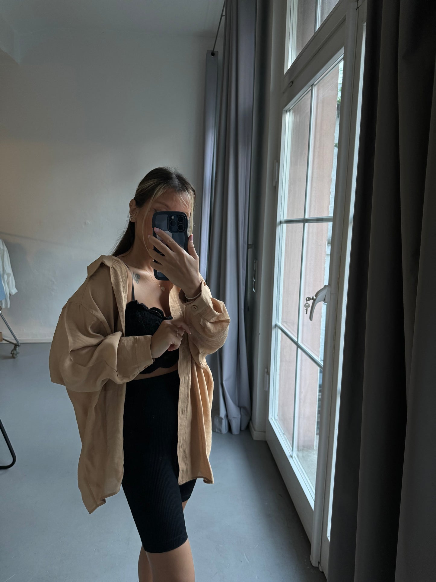 Rustikale soft-tan Oversized Hemdbluse im Relaxed-Stil