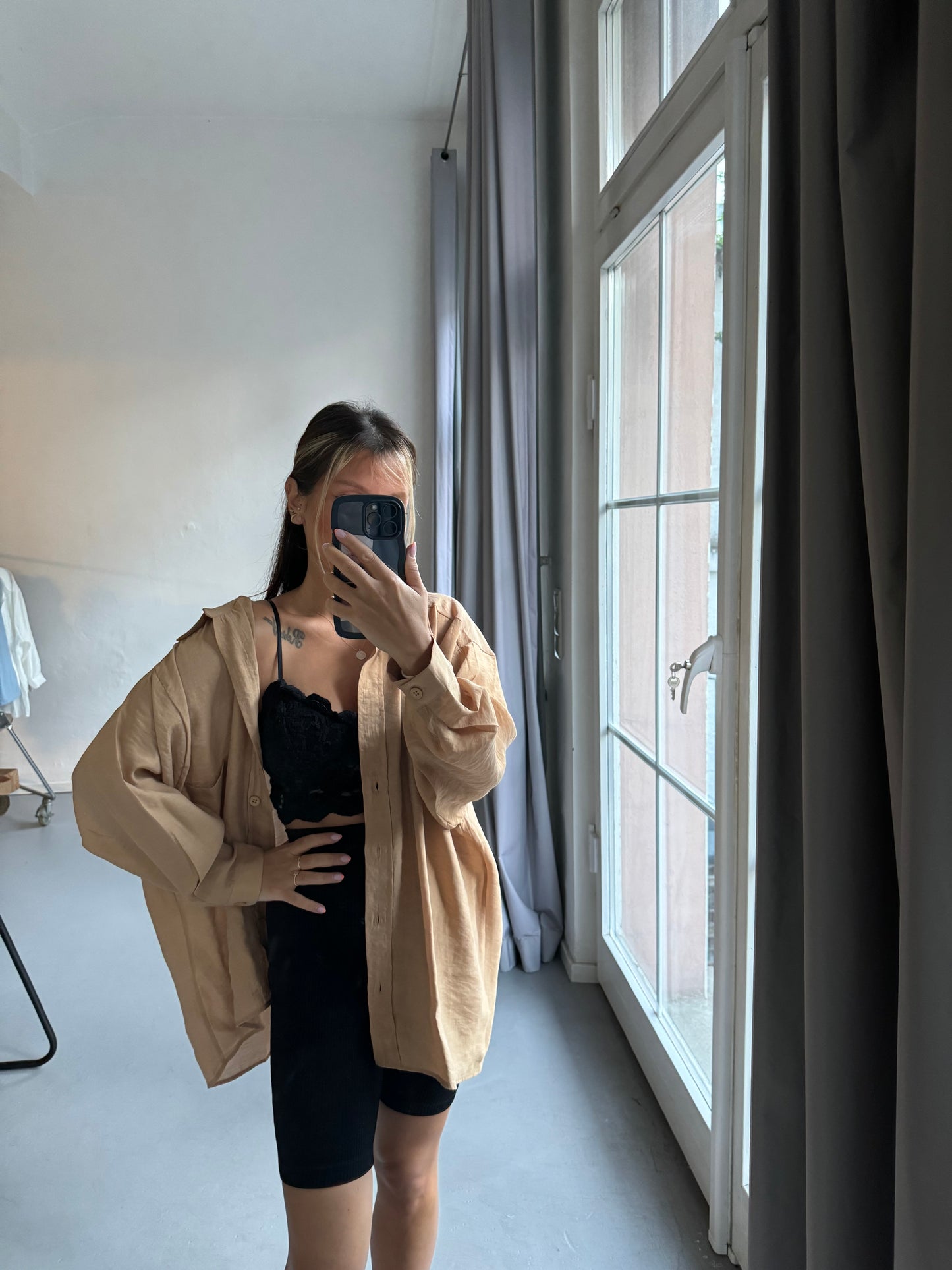 Rustikale soft-tan Oversized Hemdbluse im Relaxed-Stil