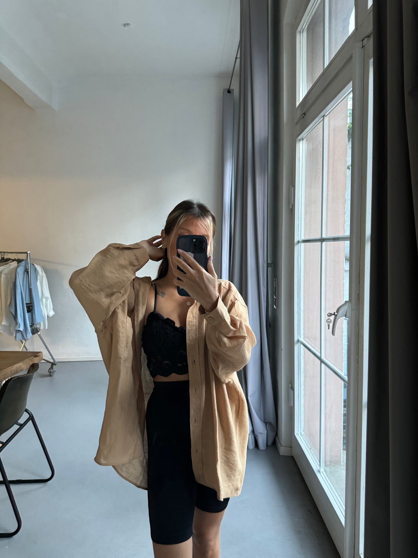 Rustikale soft-tan Oversized Hemdbluse im Relaxed-Stil